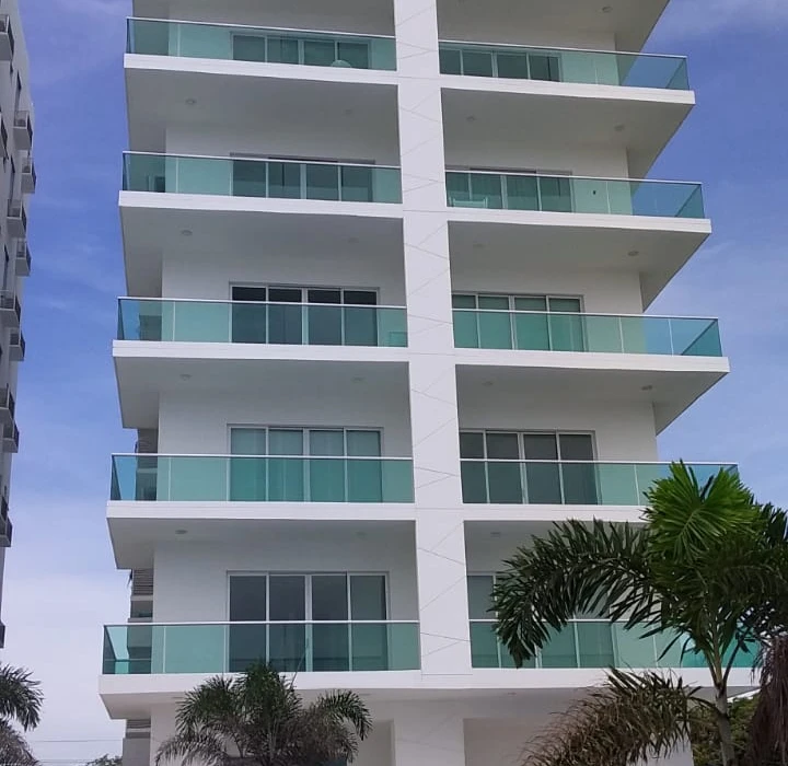 OASIS — Vista exterior del edificio