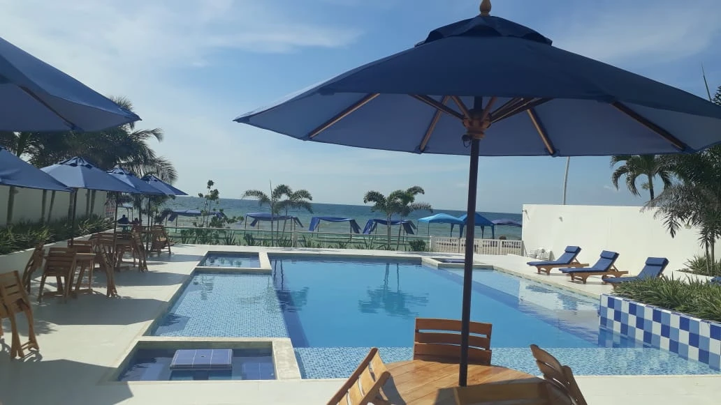 OASIS — Terraza y zonas de descanso